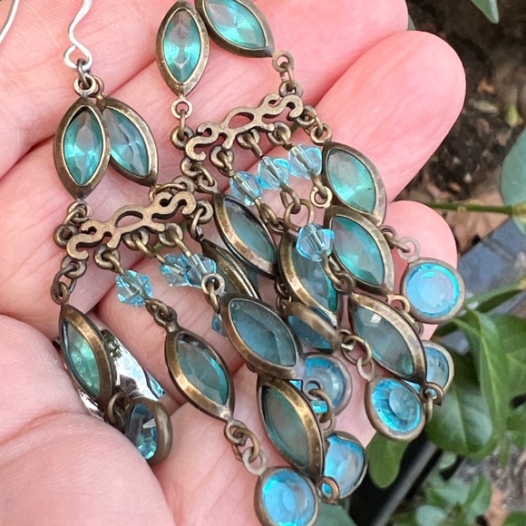 VINTAGE BLUE TEAL GLASS CRYSTAL RHINESTONE LONG DANGLE DROP CHANDELIER EARRINGS - Picture 9 of 16